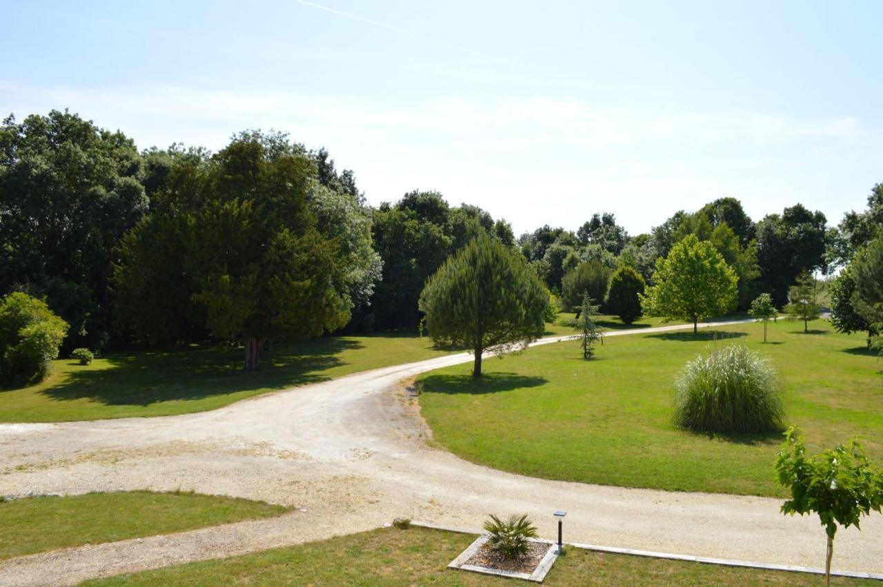 Bed and Breakfast Le logis des langrottes à Saint-Sornin  Extérieur photo