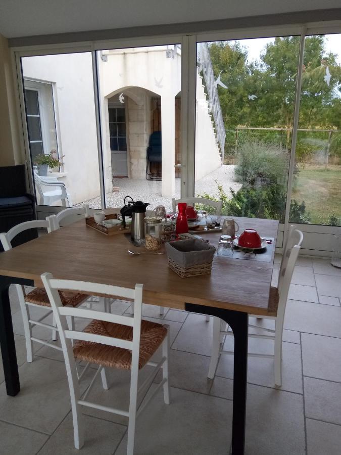 Bed and Breakfast Le logis des langrottes à Saint-Sornin  Extérieur photo
